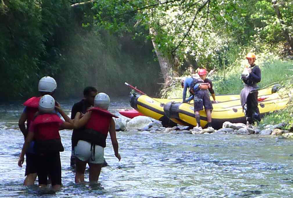 Discese guidate ed escursioni acquatiche lungo le gole incontaminate del Fiume Lao. 🟡 Media • 📏 150 m • ⏱️ 3 h • 🥾 5 km - Parco Nazionale del Pollino