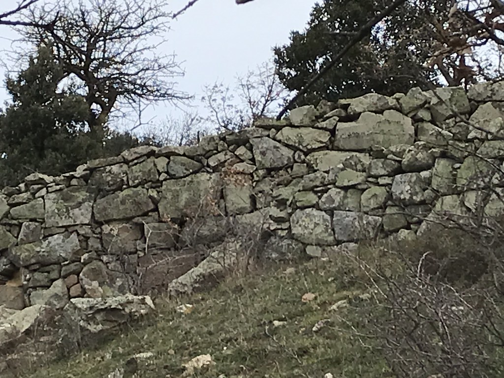 Escursione tra i resti delle antiche fortificazioni lucane di Monte Coppolo. - Parco Nazionale del Pollino