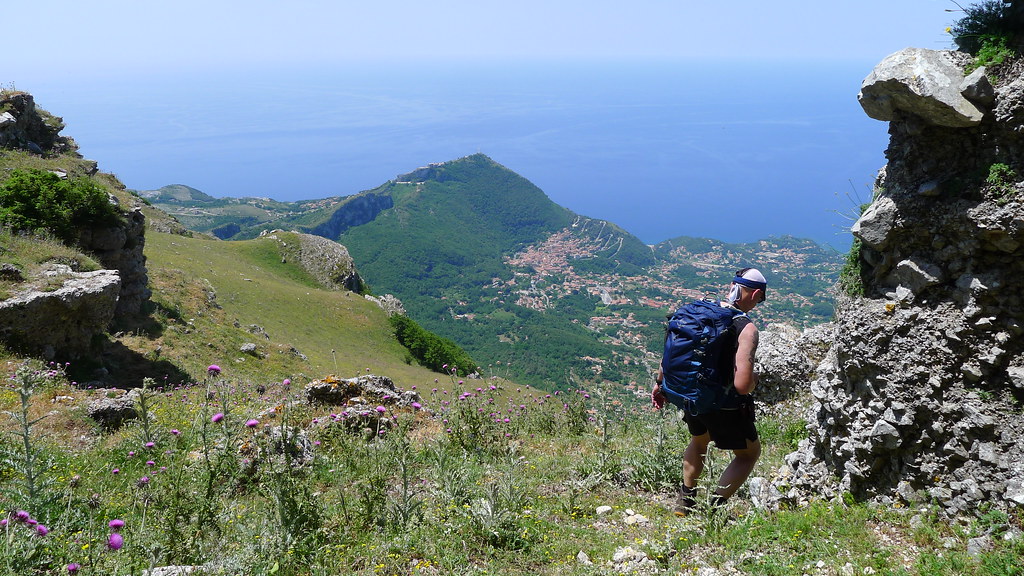Bellissima escursione panoramica lungo la cresta rocciosa del Monte Crivo. - Parco Nazionale del Pollino